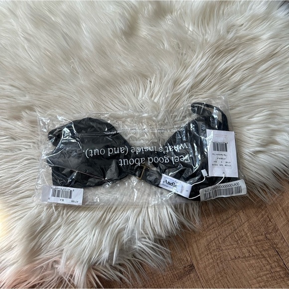 ANDIE The Santorini Top In Black - Picture 4 of 5